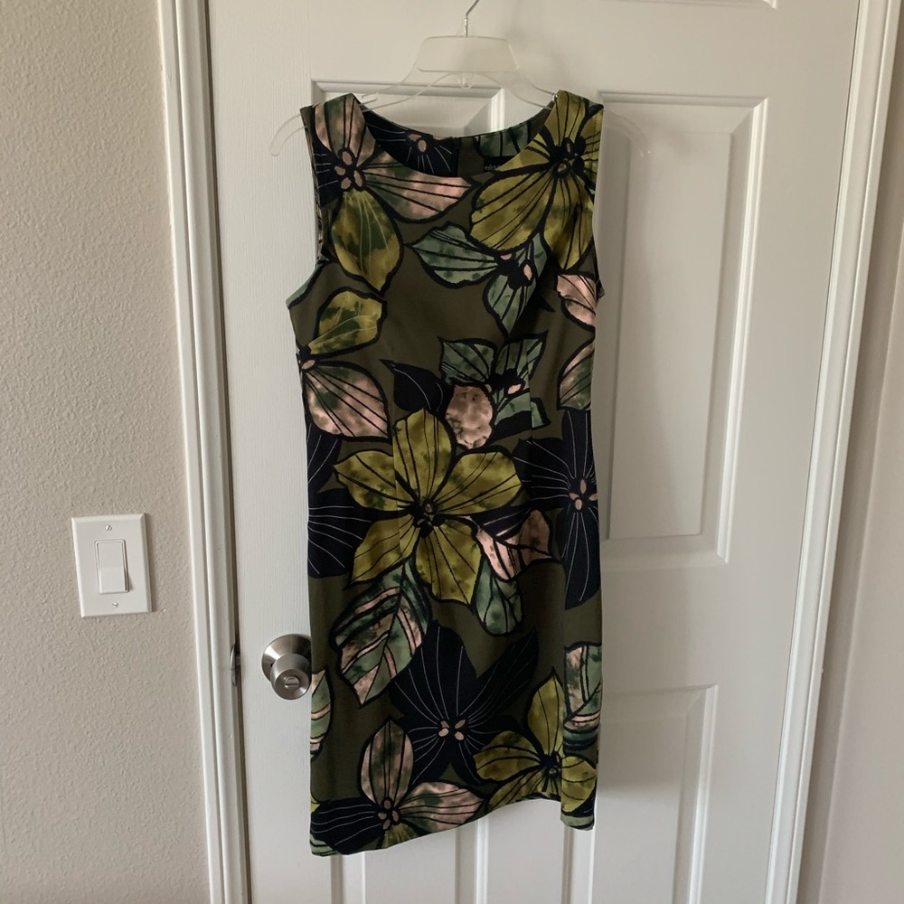 Connected Apparel Green Floral Sheath Dress - Picture 3 of 3